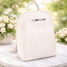 Бяла дамска раница 2 в 1 – елегантен модел с метална лайсна