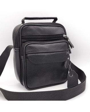 Мъжка чанта от естествена кожа с преден джоб с капаче и два ципа 