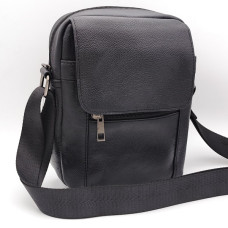 Мъжка чанта за през рамо от естествена кожа с капак – изчистен модел