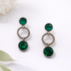 Стилни обеци висящи със зелени камъни