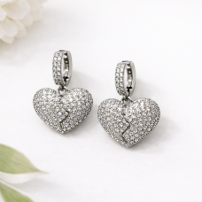 Дамски обеци със закопчаване сърца с камъни