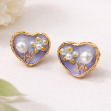 Лилави обеци сърца с цвете и перла