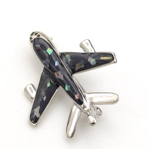 Дамска брошка самолет в черно със златист обков