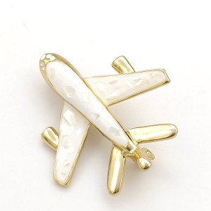 Брошка самолет в бяло от седеф