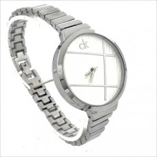 Дамски часовник с метална верижка в сребрист цвят със закопчалка Calvin Klein