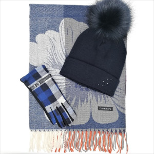 Дамски зимен комплект шапка с шал и ръкавици в синьо с цвете