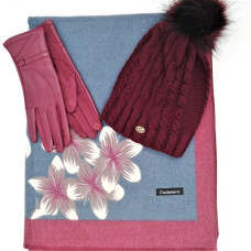Стилен дамски зимен комплект в бордо шапка, шал и ръкавици