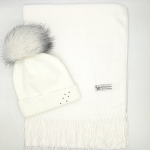 Дамски комплект шал и шапка в снежно бял цвят
