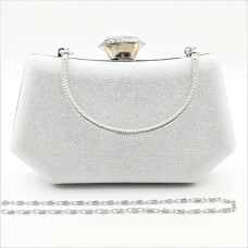 Малка официална чанта с интересен дизайн бяла със ситен брокат